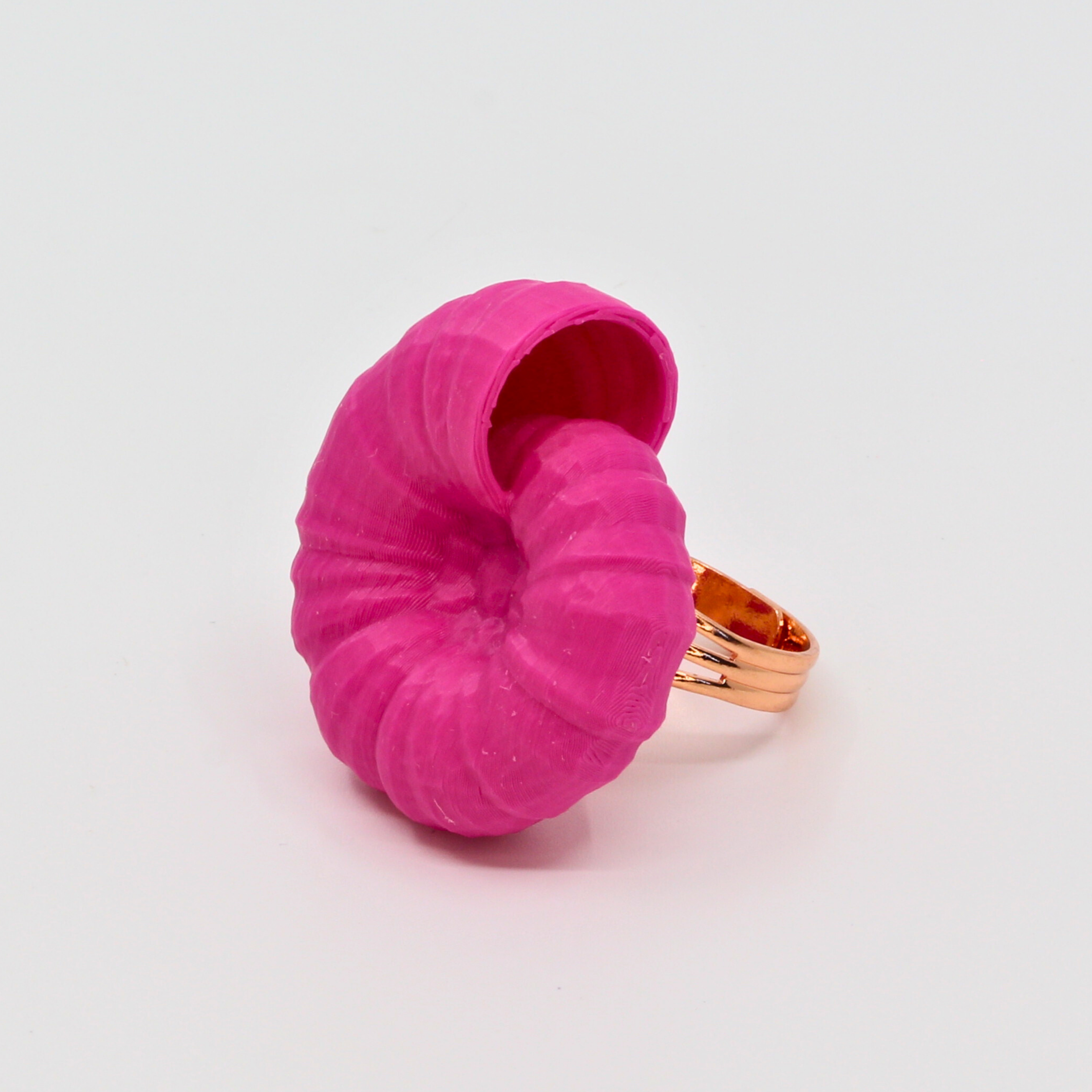 Fingerring 'Pop Rocks Ammonit Pretty in pink' - Statement-Ring von Tukadu