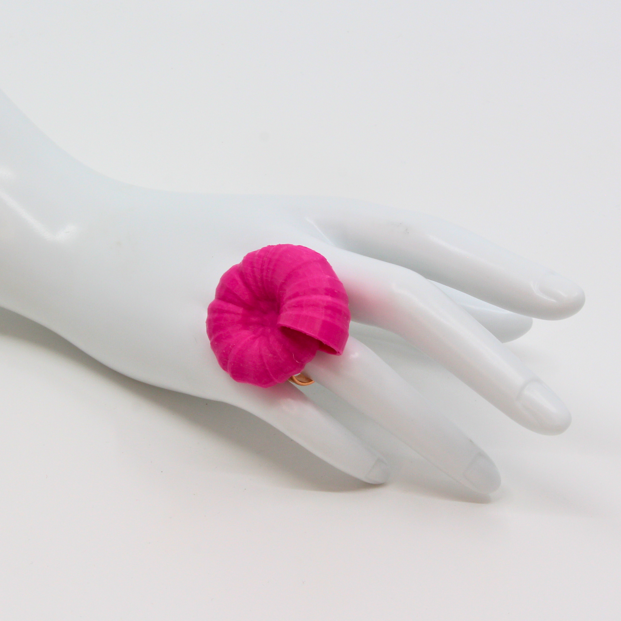 Fingerring 'Pop Rocks Ammonit Pretty in pink' - Statement-Ring von Tukadu