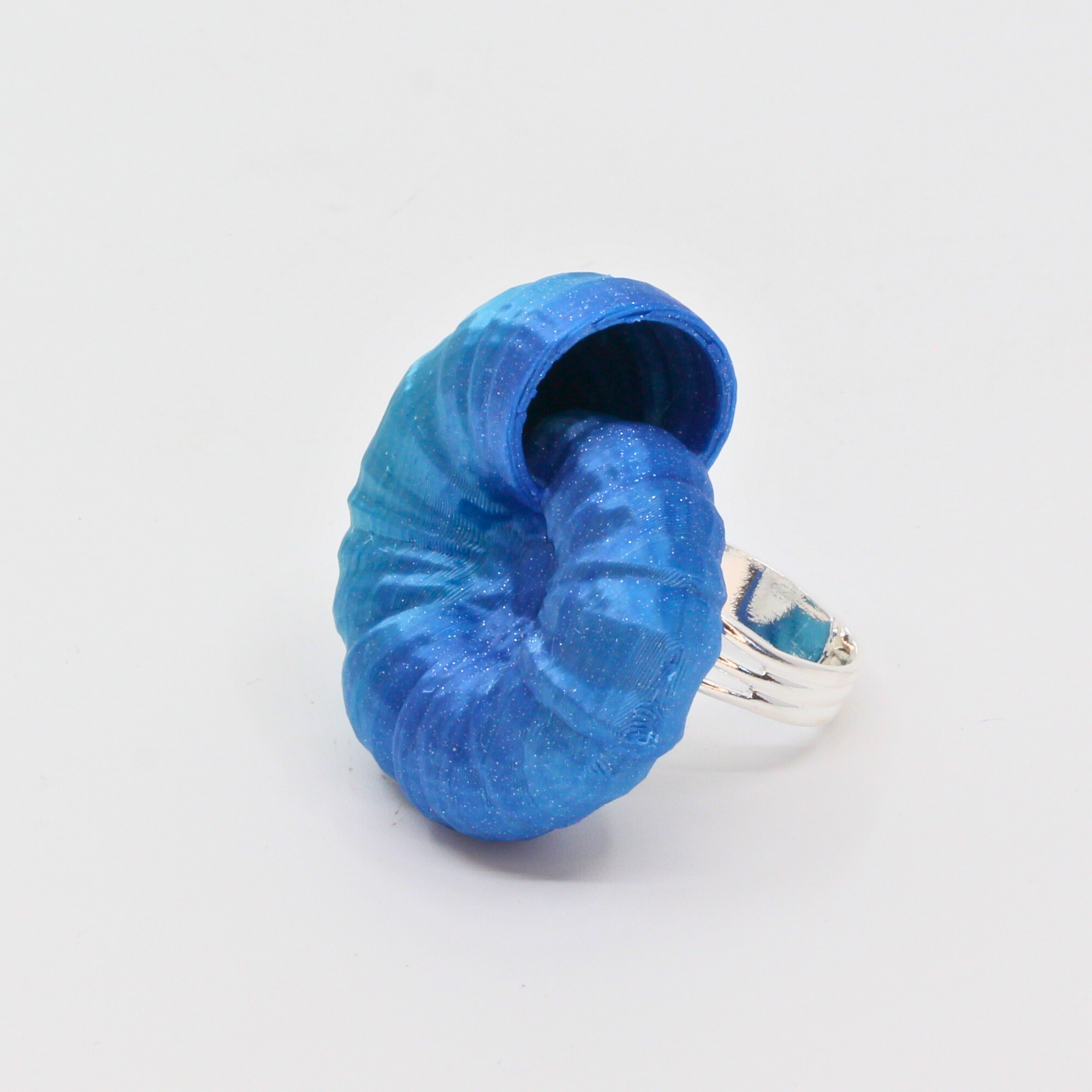 Fingerring 'Cyber Rocks Ammonit Shades of blue' - Statement-Ring von Tukadu