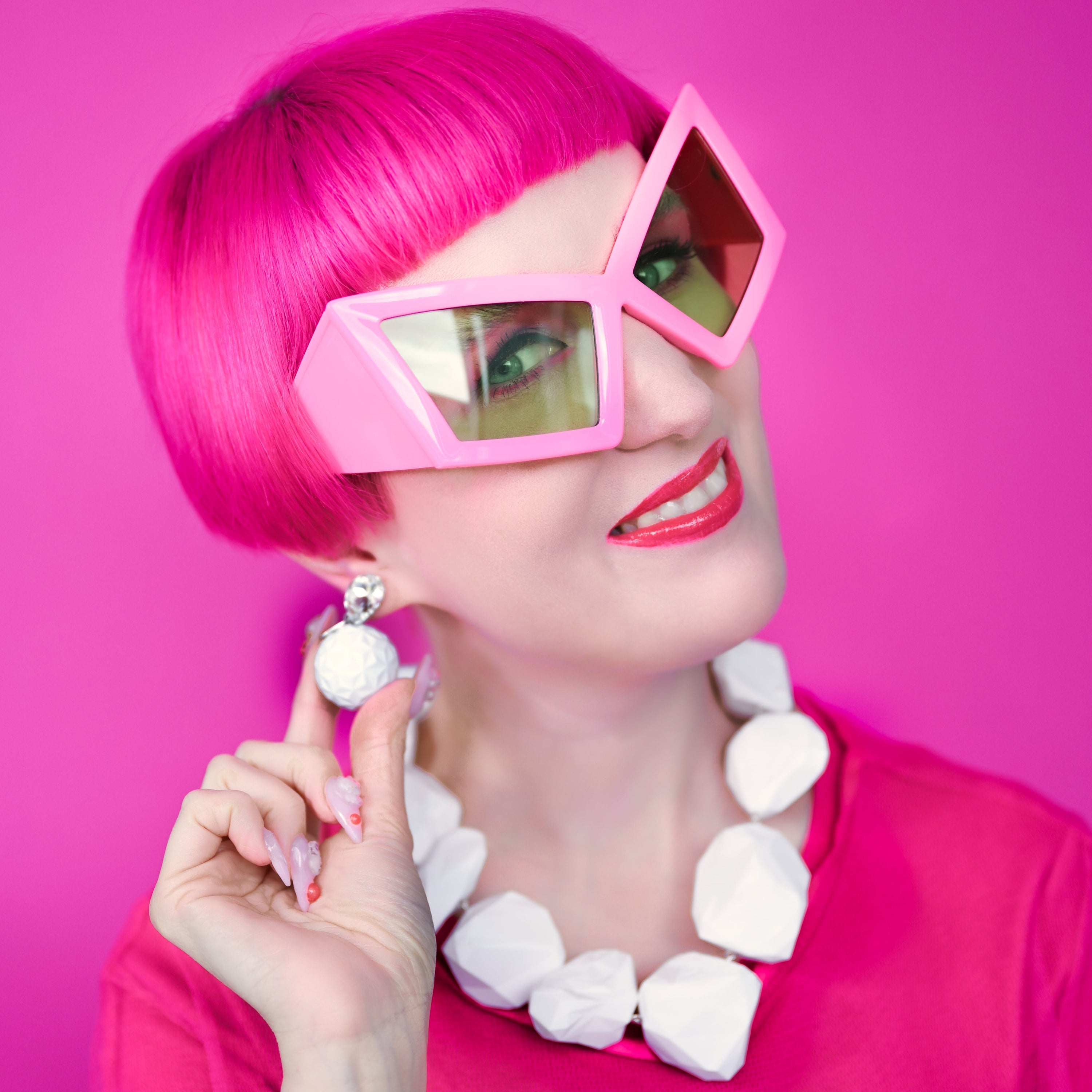 Statement-Ohrringe „Pop Rocks“ in weiß – 3D-gedruckt mit Strass & 925er Silberstecker von Tukadu