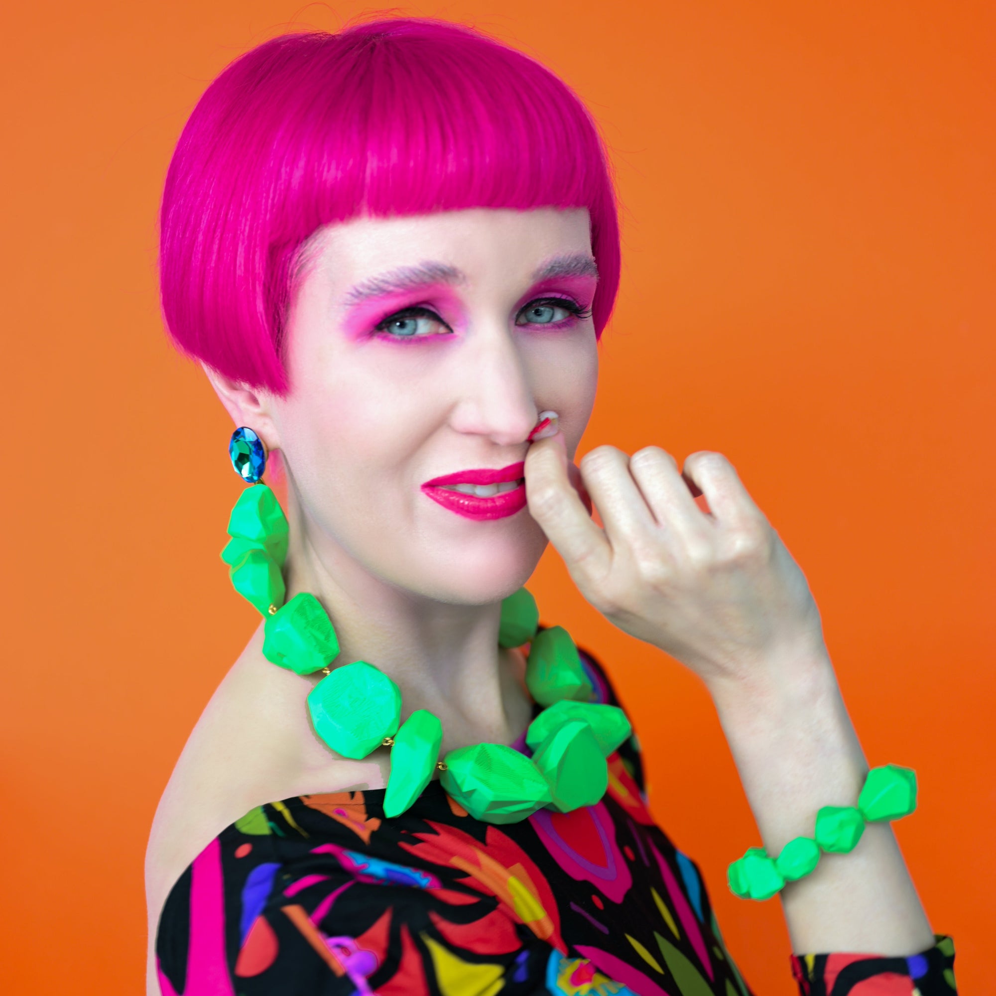 'Pop Rocks’ Neongrün – Statement-Armband Schmuckstück mit 3D-gedruckten Polygon-Steinen von Tukadu