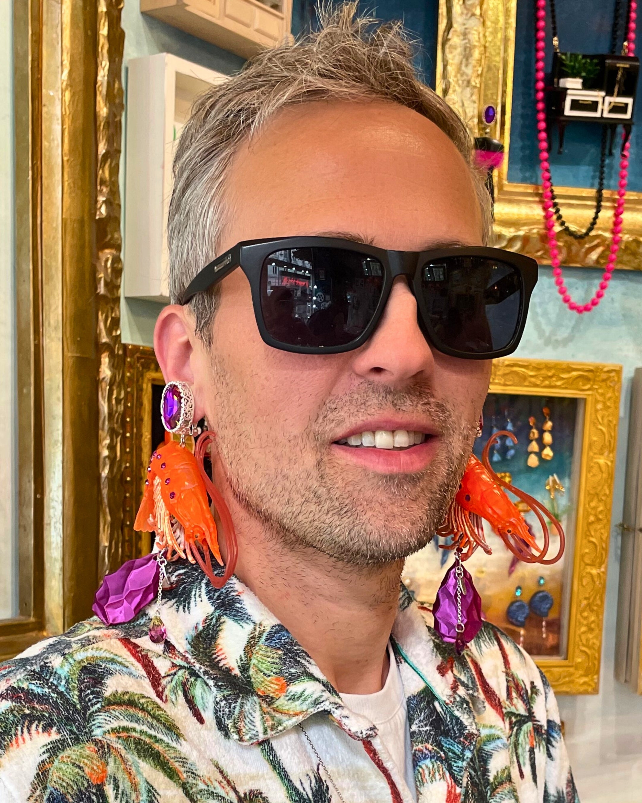Ohrclips ‚Shrimp Glam‘ - Statement Ohrringe mit Garnelen-Figur von Tukadu