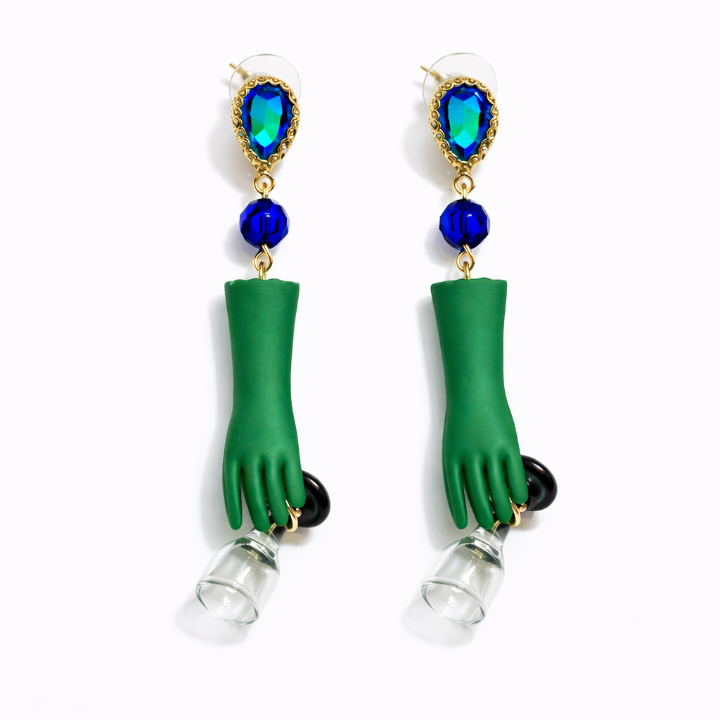 ‚Helping Hands‘ - Handgefertigte Ohrringe mit Küchen-Utensilien & Swarovski-Strass