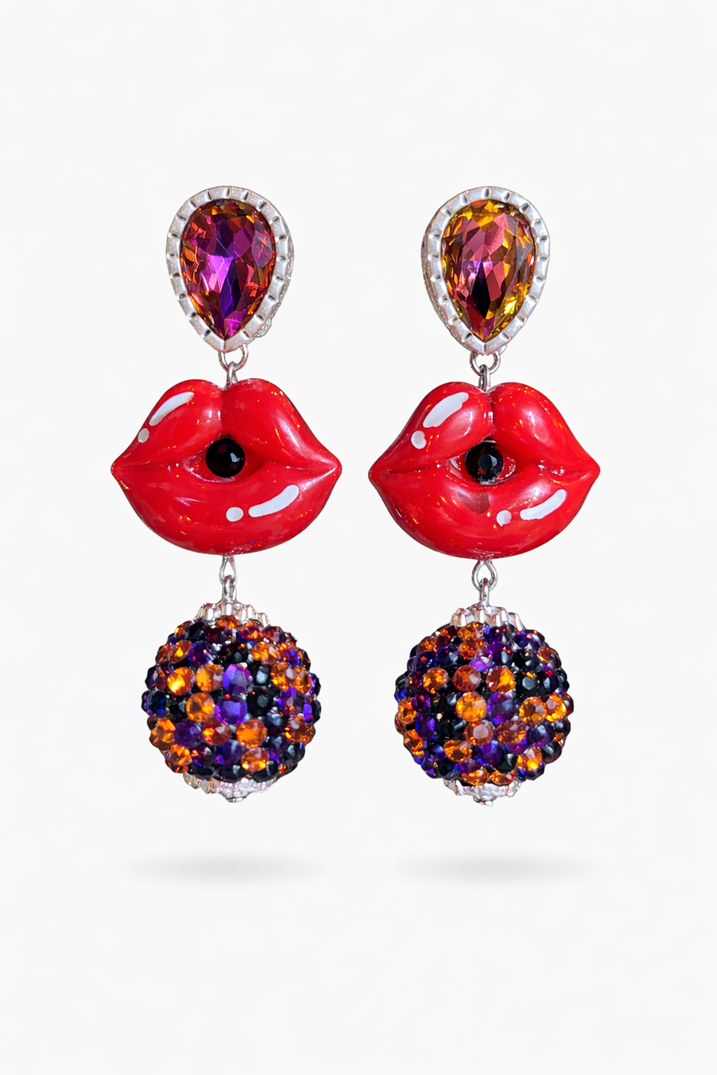 Kiss Me Bold – Handgefertigte Statement-Ohrringe mit Kussmund & Strasskugel