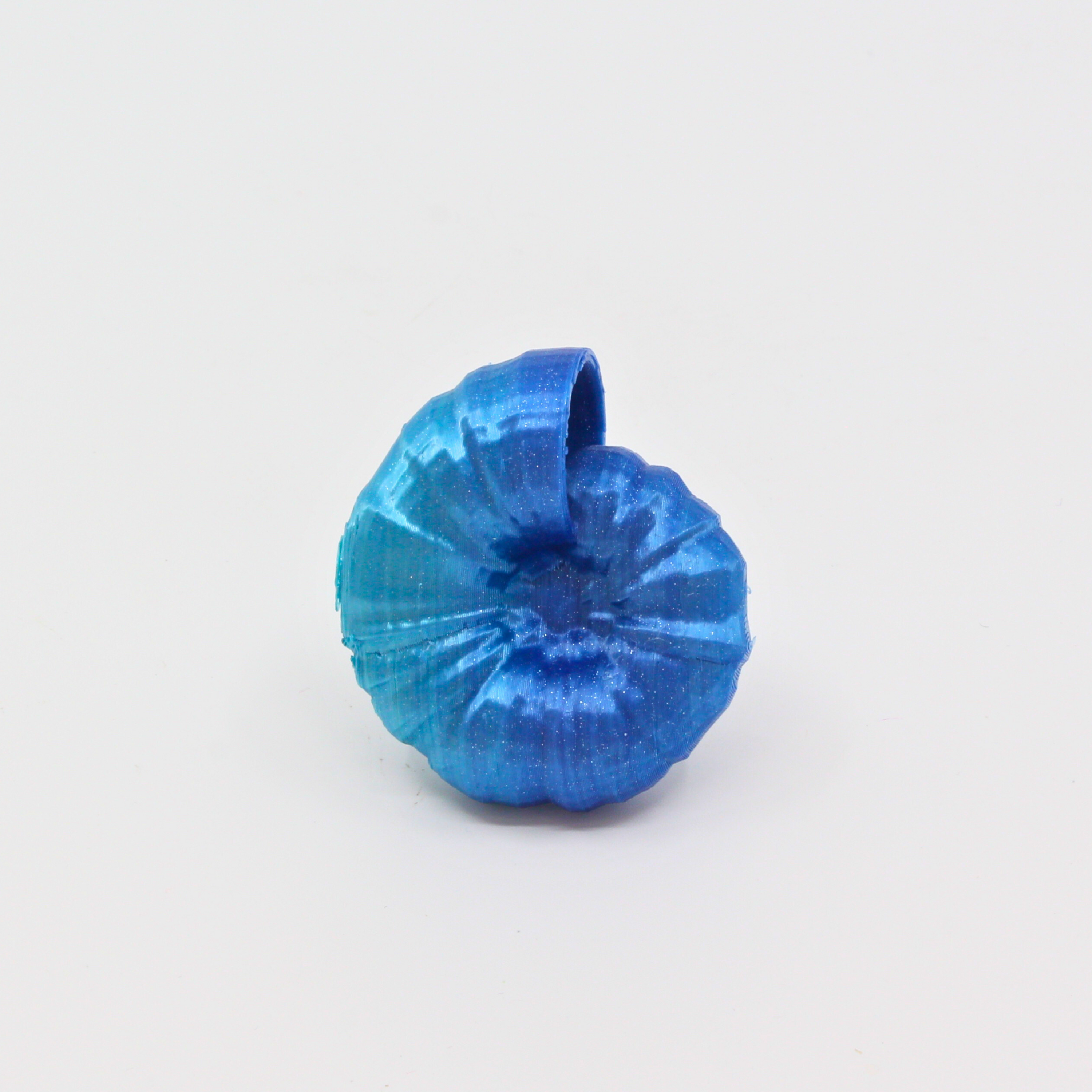 Fingerring 'Cyber Rocks Ammonit Shades of blue' - Statement-Ring von Tukadu