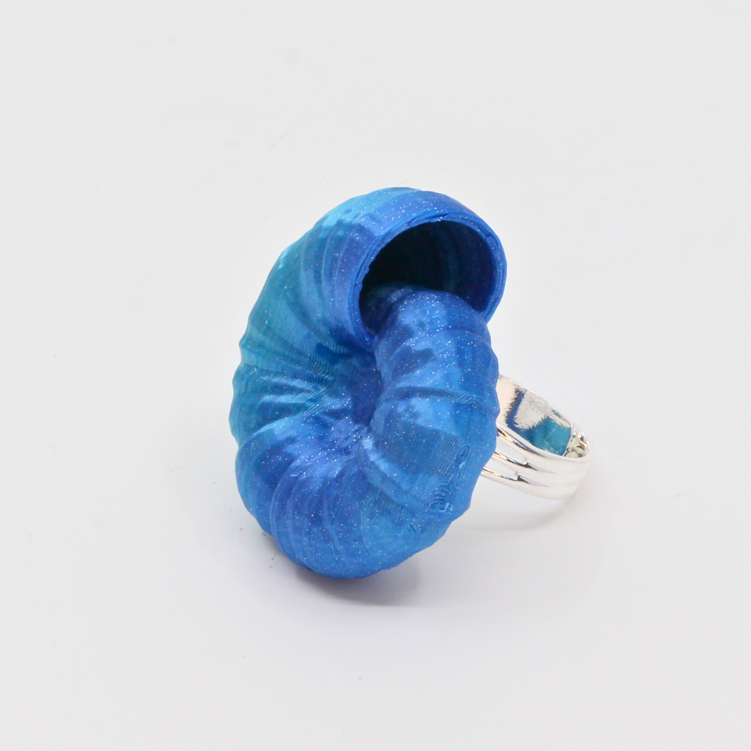 Fingerring 'Cyber Rocks Ammonit Shades of blue' - Statement-Ring von Tukadu