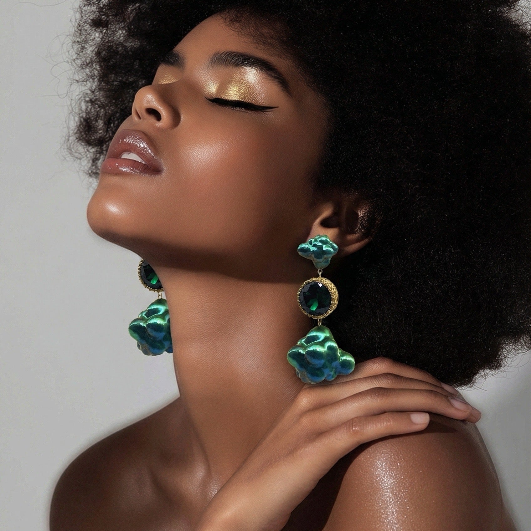 'Cloud window' Ohrringe - handgefertigte Statementstecker mit Wolkencharms von Tukadu