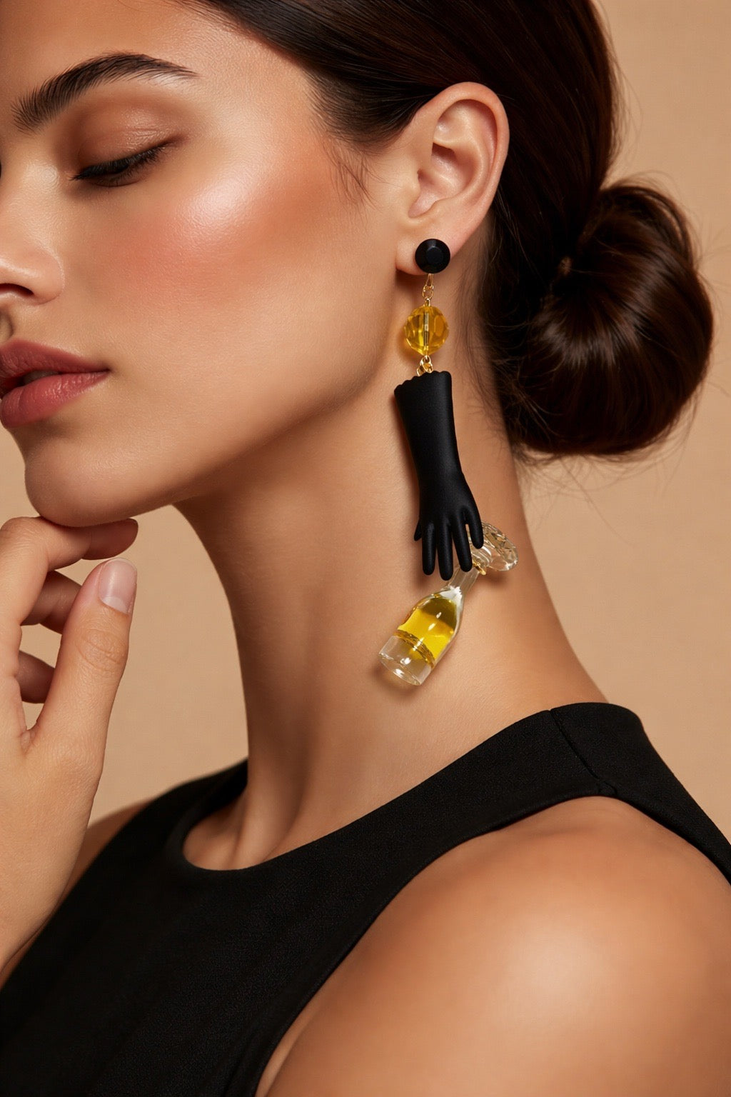 ‚Helping Hands‘ - Handgefertigte Ohrringe mit Küchen-Utensilien & Swarovski-Strass