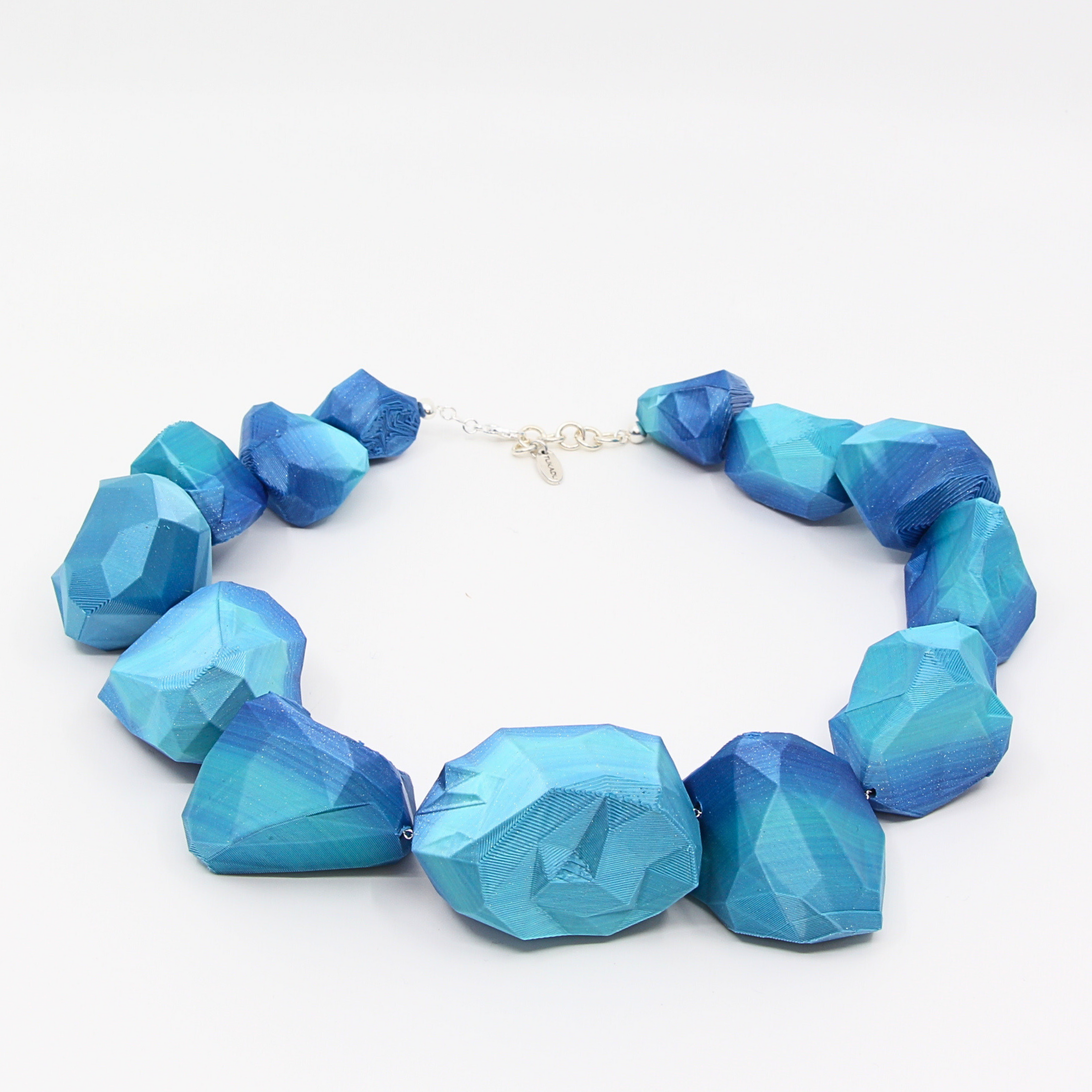 Tukadu Collier 'Cyber Rocks Shades of blue' – 3D-gedruckte Statement-Kette in facettierter Edelstein-Optik