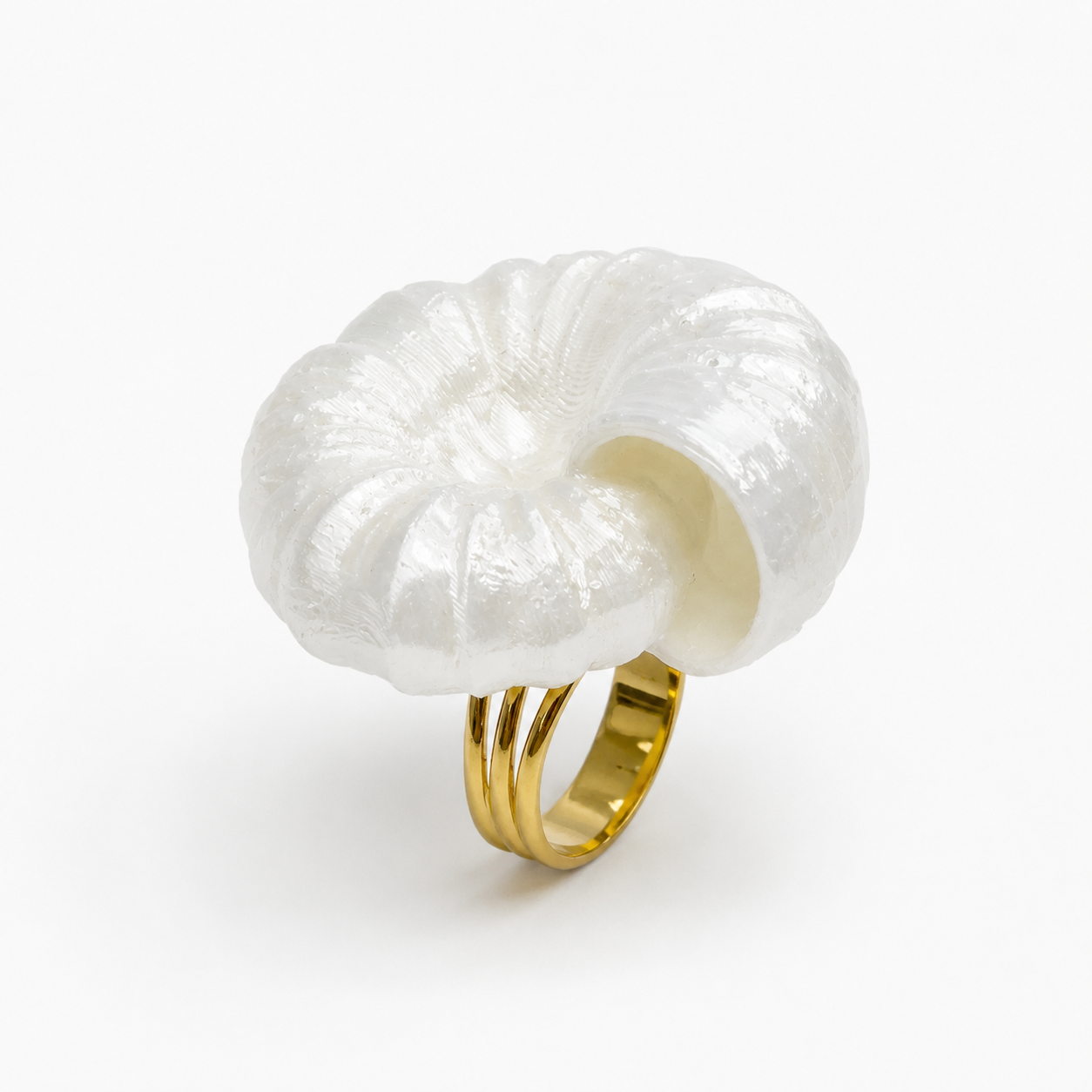 Ammonite Dreams 'Silky Shell White' Ring - Statement Ring von Tukadu