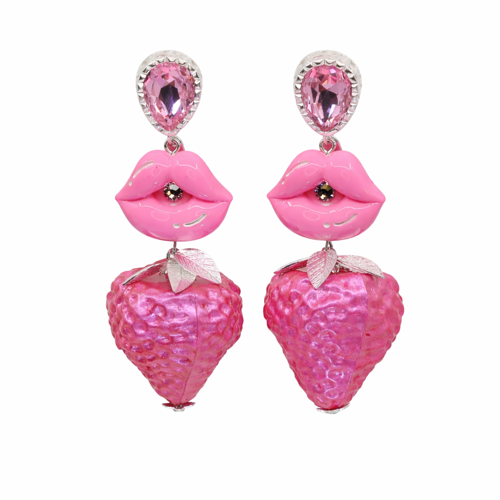 ‚Erdbeer Kuss‘ Ohrringe - handgefertigte Ohrstecker mit Kussmund und Erdbeere