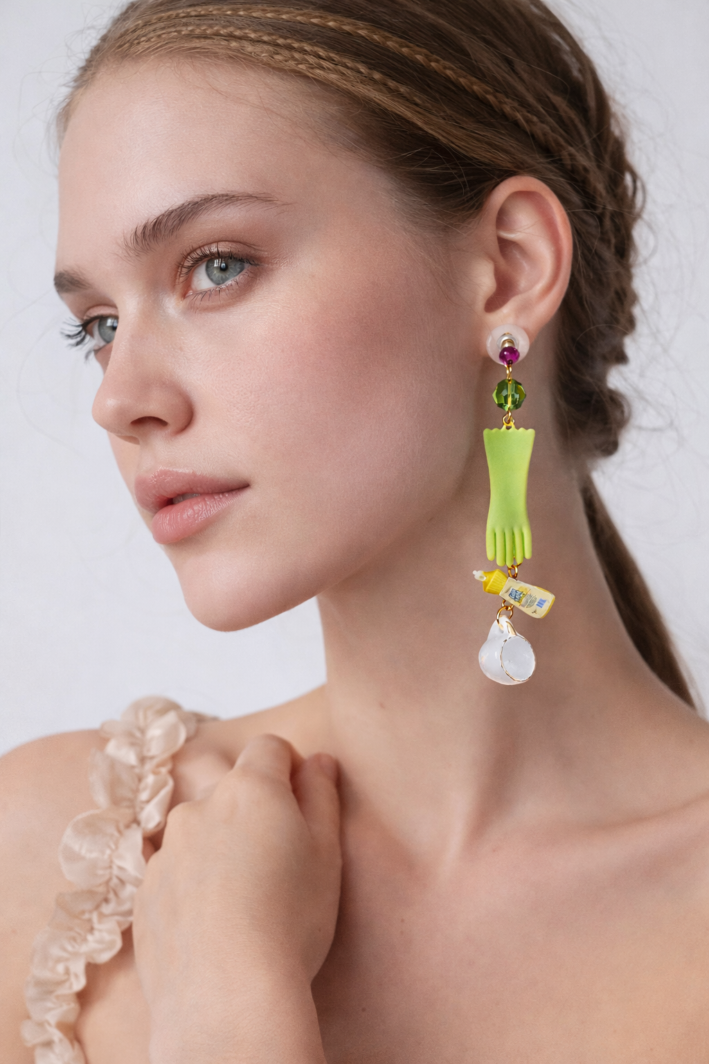 ‚Helping Hands‘ - Handgefertigte Ohrringe mit Küchen-Utensilien & Swarovski-Strass