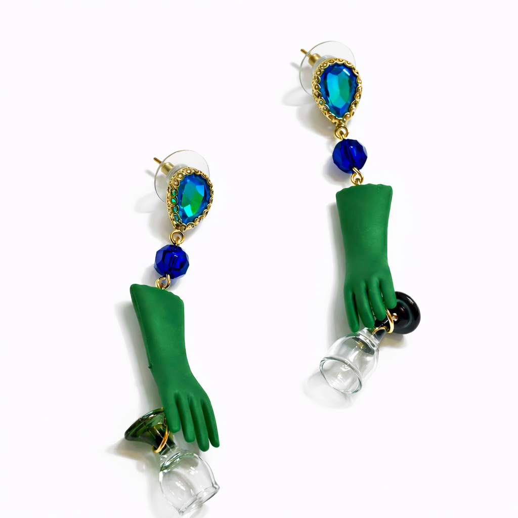 ‚Helping Hands‘ - Handgefertigte Ohrringe mit Küchen-Utensilien & Swarovski-Strass