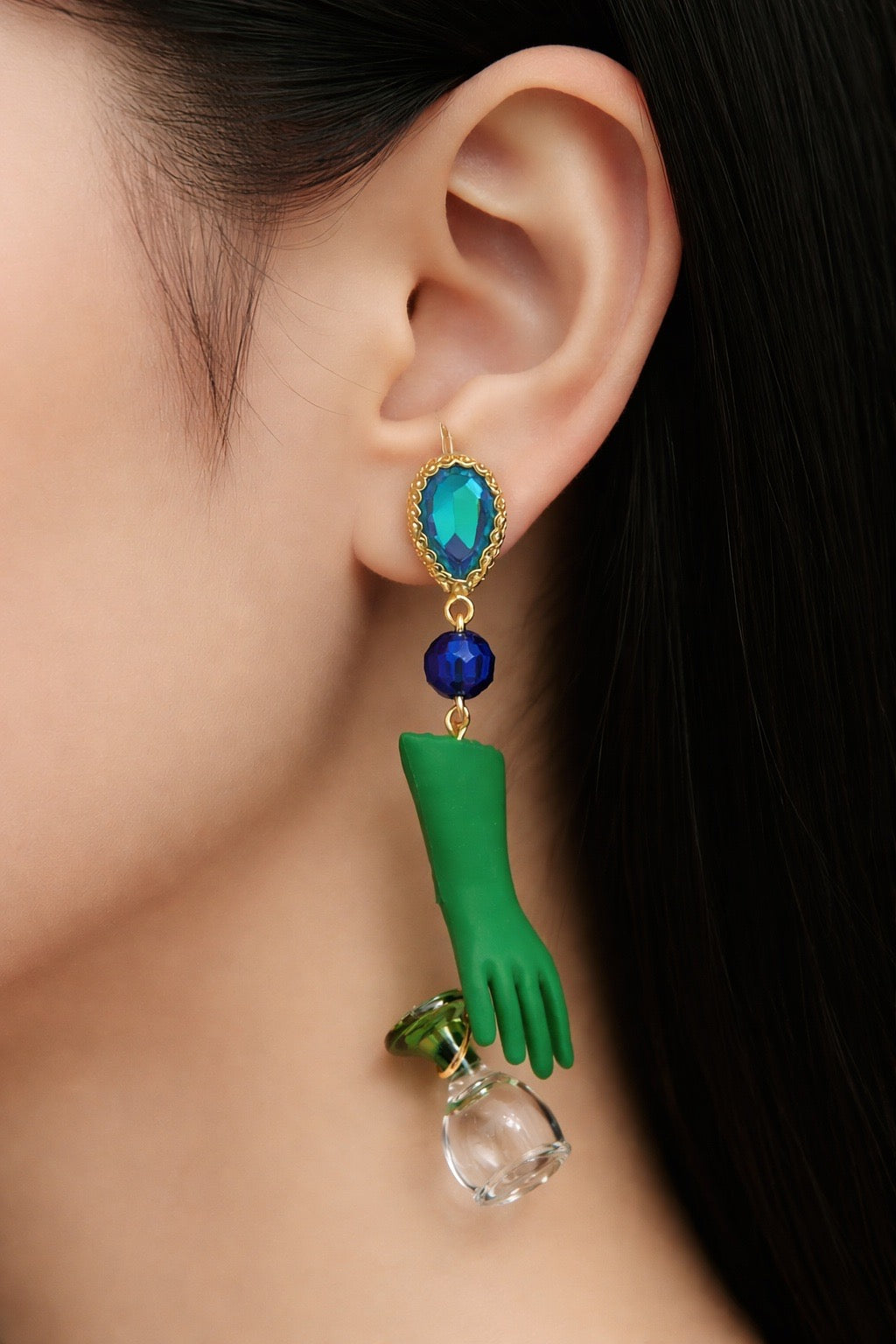 ‚Helping Hands‘ - Handgefertigte Ohrringe mit Küchen-Utensilien & Swarovski-Strass