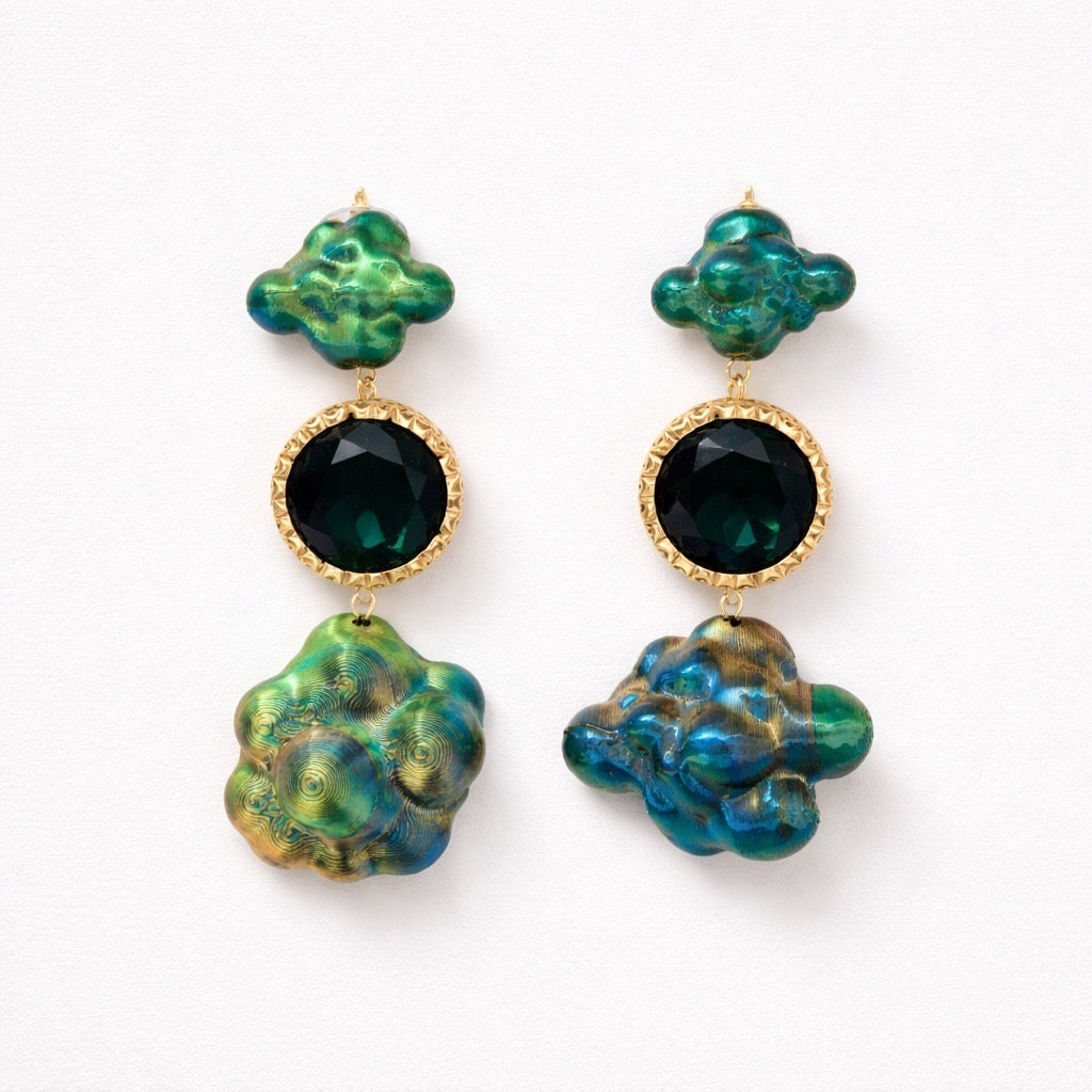 'Cloud window' Ohrringe - handgefertigte Statementstecker mit Wolkencharms von Tukadu