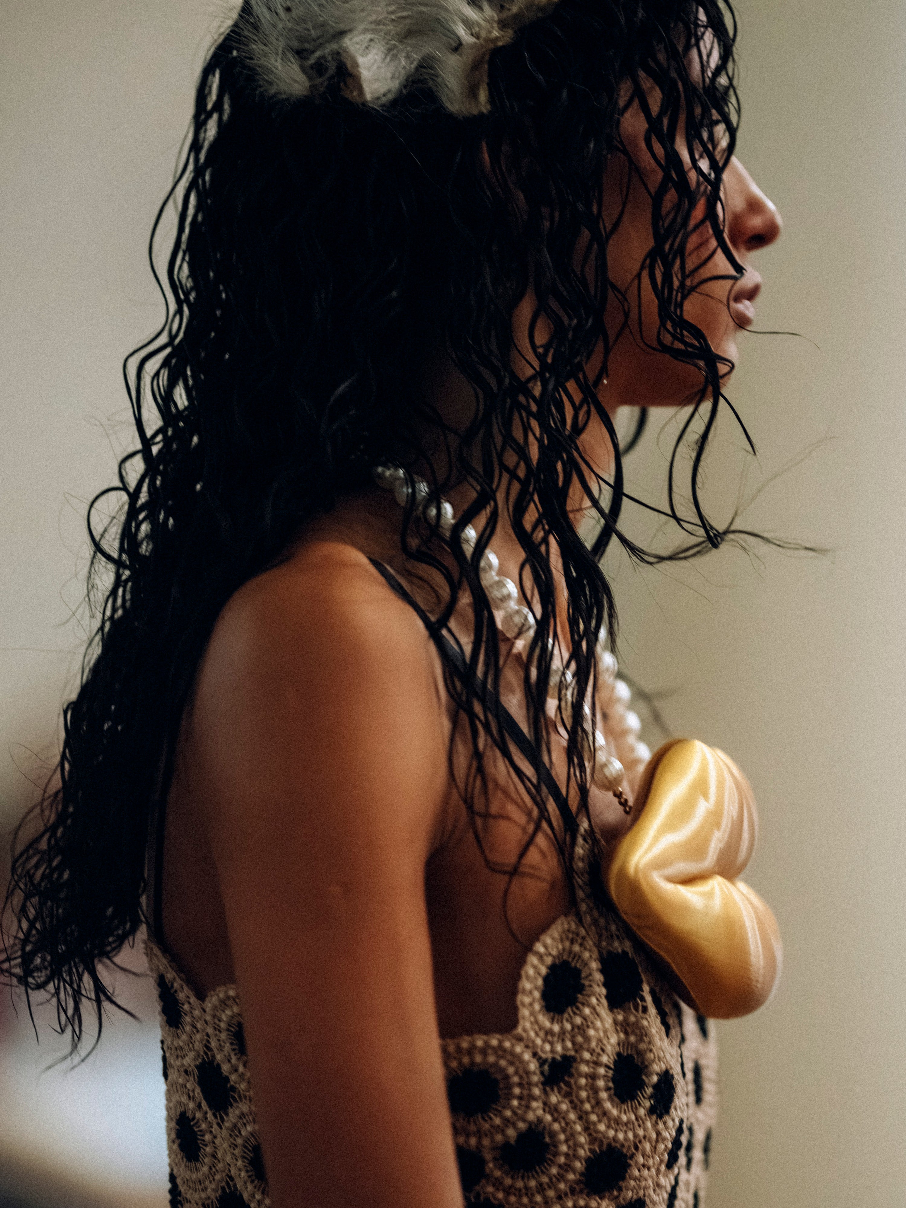 ‚Let’s kiss!‘ Collier