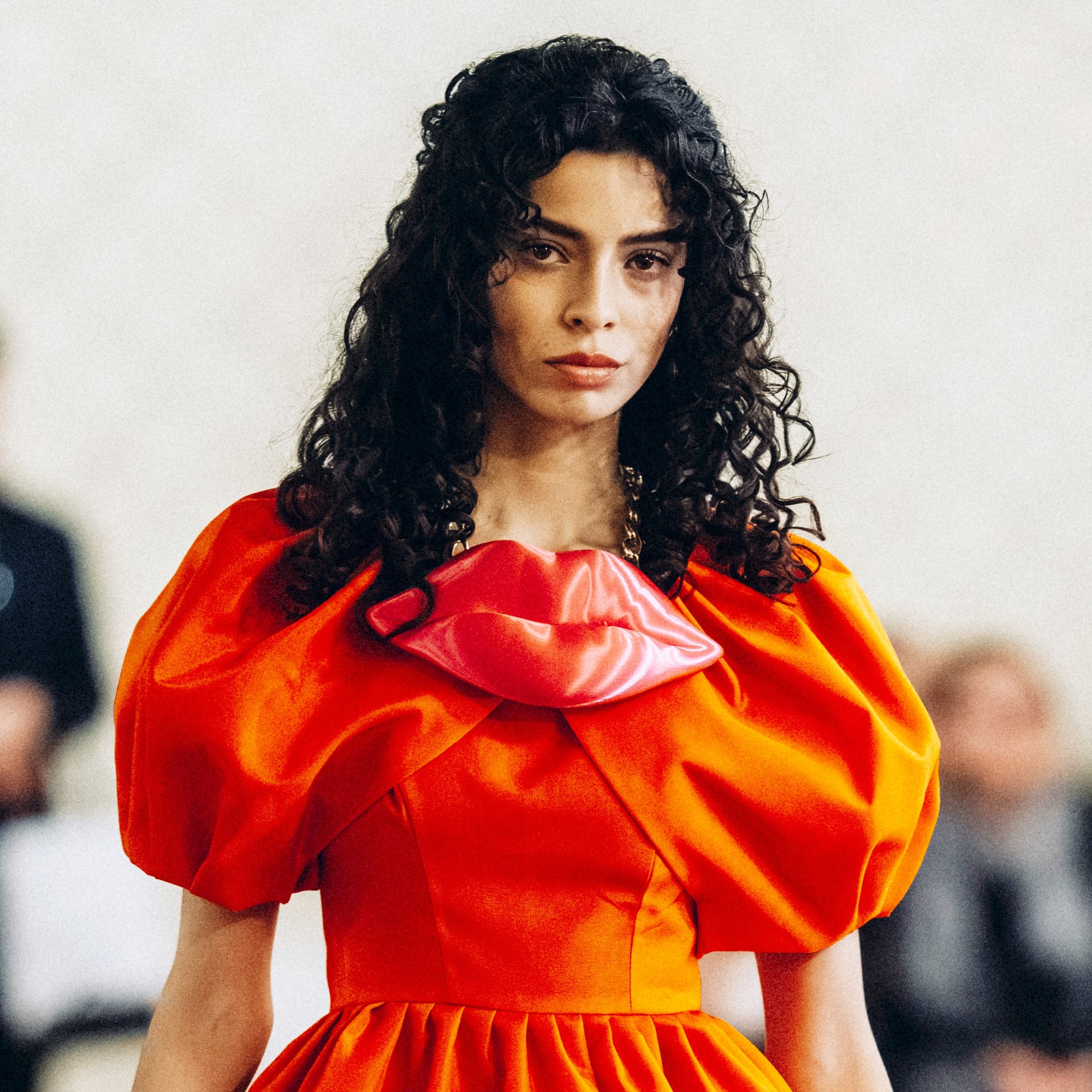 ‚Let’s kiss!‘ Collier