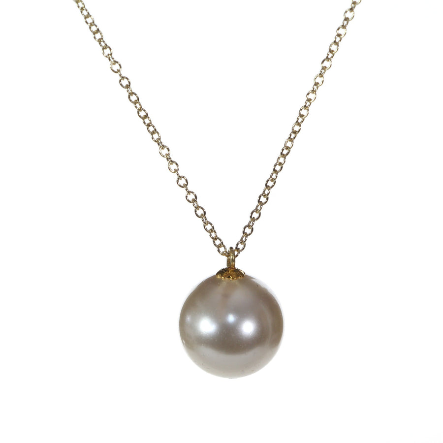 Necklace with white pearl