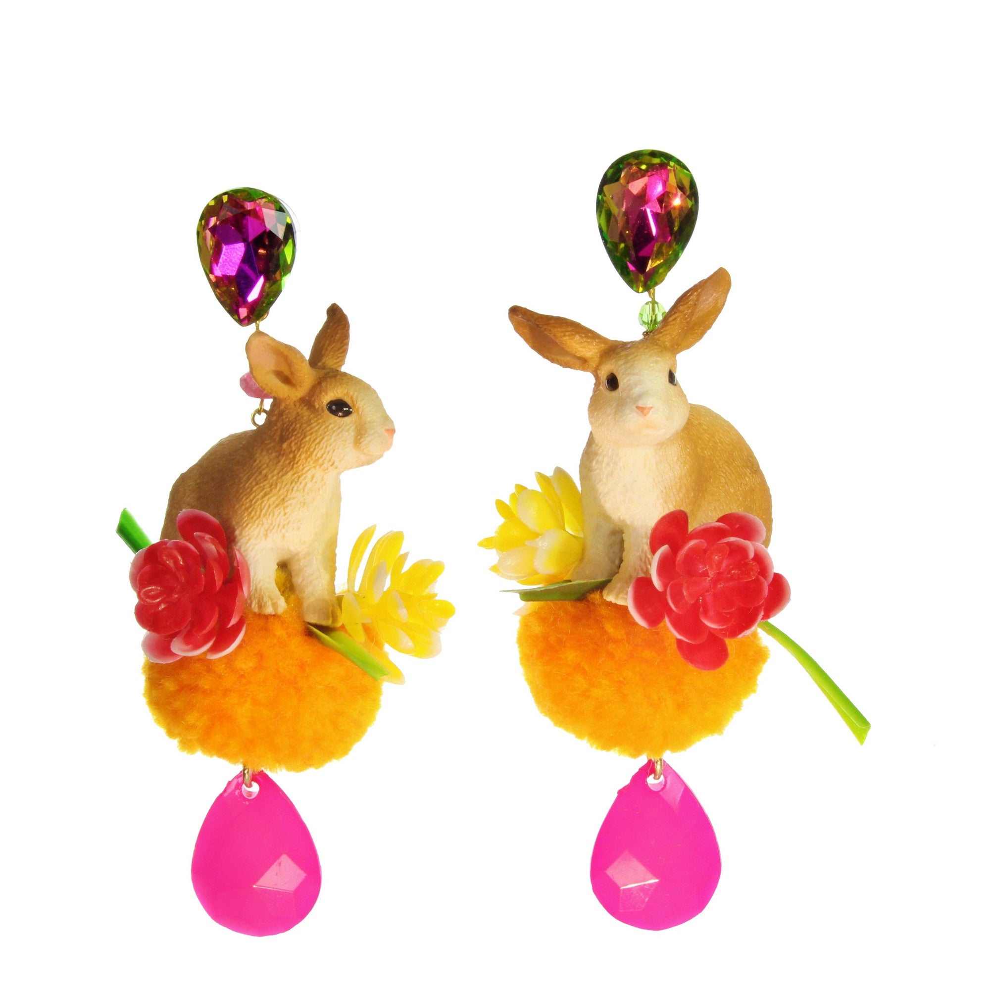 Verspielte Hasen-Ohrclips – Bunte Tukadu Statement-Ohrringe mit Pompon, Blumen & Kristall