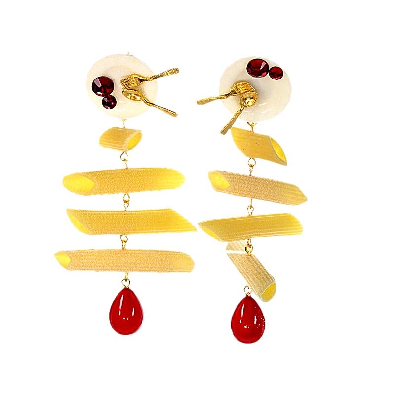 Earrings pasta with tomato sauce